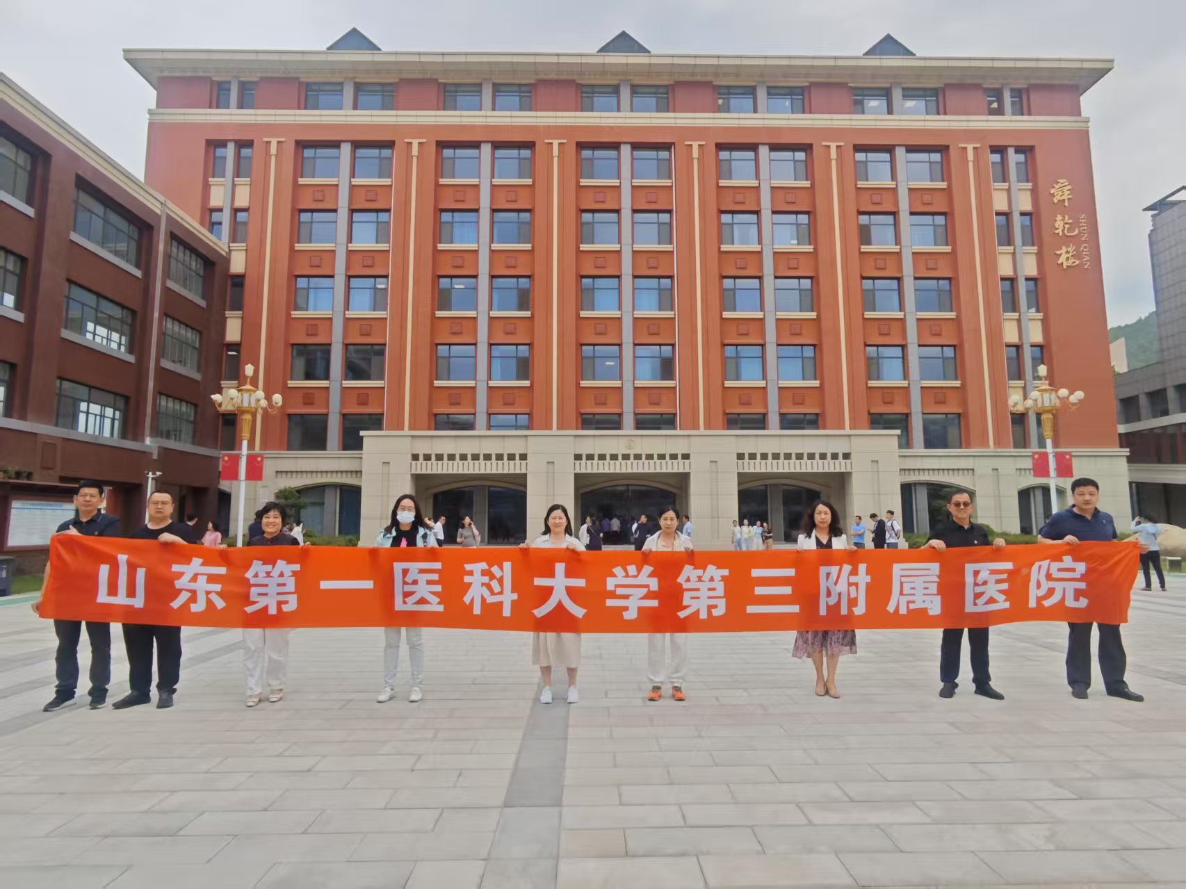 传承革命精神 赓续红色血脉 ——山一大三附院组织观看 “红色英烈文化”进机关主题展演